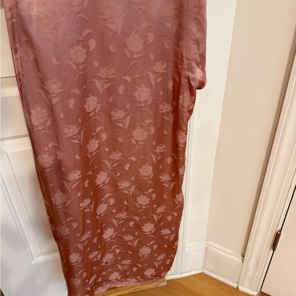 NWT Lulu's Light Rose Floral Satin Jacquard Maxi slit Dress size S - Picture 5 of 10
